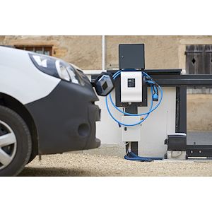 Pied Legrand Greenup Premium pour installation au sol d'une borne de recharge véhicule électrique vue avec borne Legrand