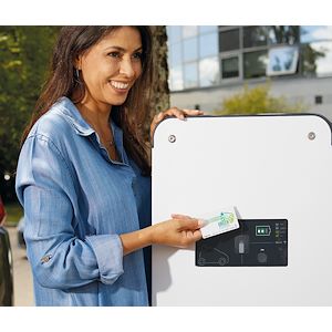 Pied métallique Legrand Greenup Premium pour installation au sol d'une borne de recharge véhicule électrique avec la carte